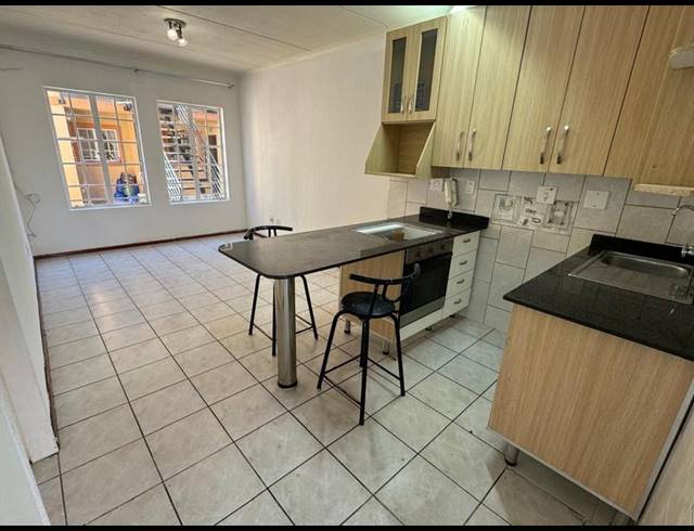 2 BEDROOM PROPERTY TO RENT IN BEZUIDENHOUT VALLEY